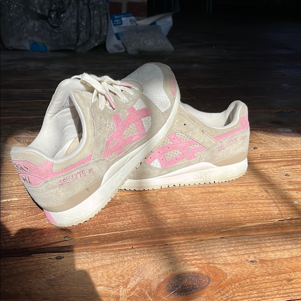 ASICS Men’s Gel-Lyte III Pink and Tan Sneakers